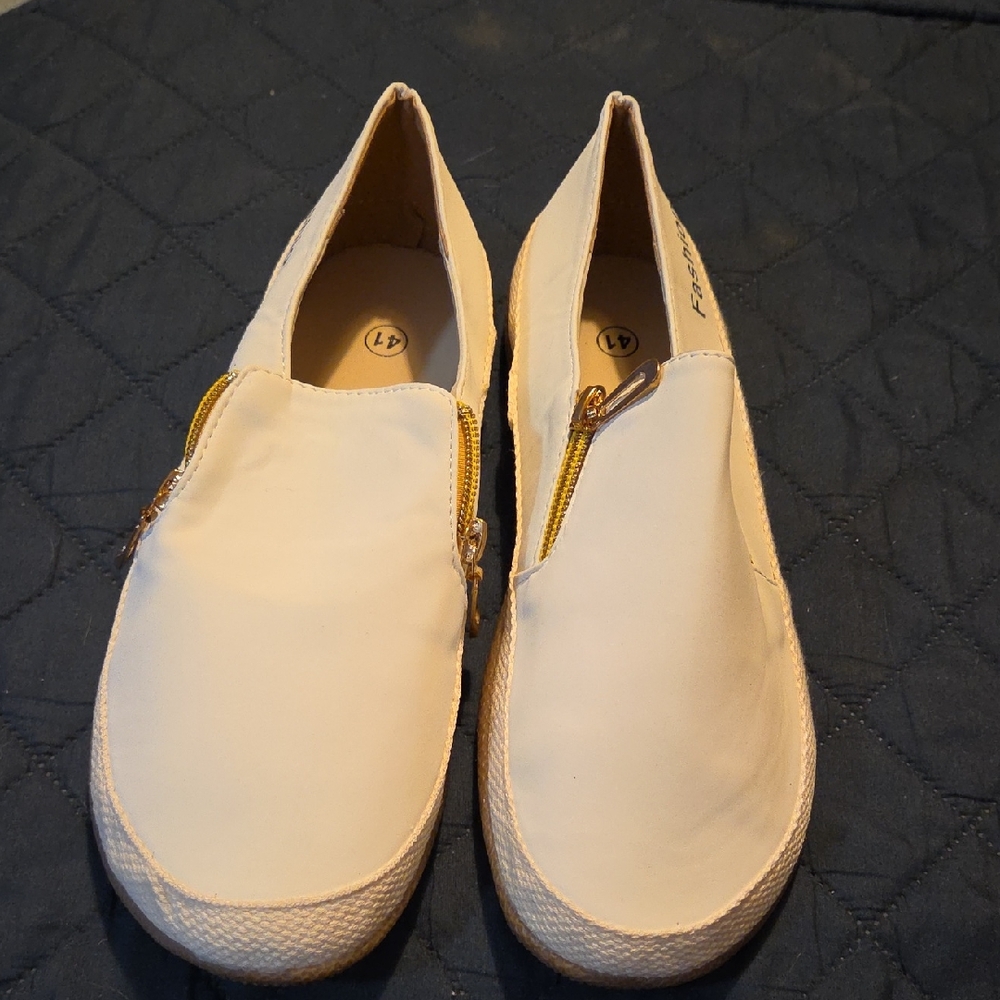 Women's Cream Zip-Up Sneakers